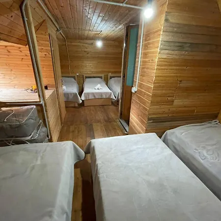 Konukevi Bujtina Zemra Tradites Theth