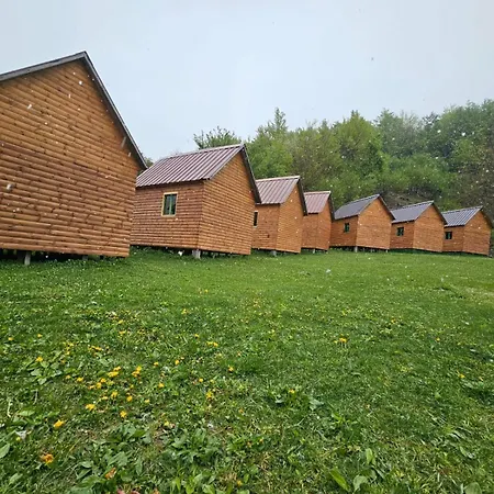 Bujtina Zemra Tradites 3*