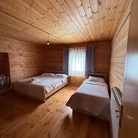 Konukevi Bujtina Zemra Tradites