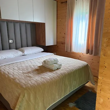 Bujtina Zemra Tradites Тети