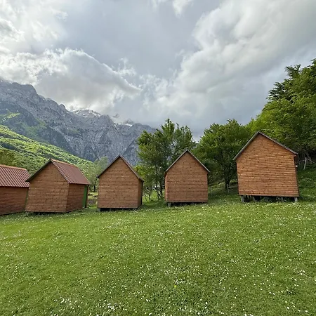 Bujtina Zemra Tradites Affittacamere 3*